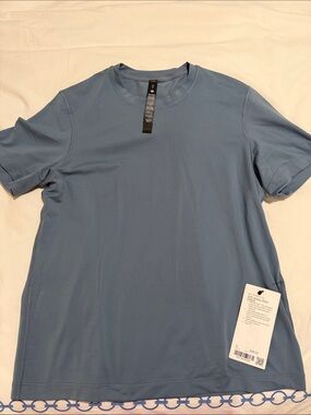 lululemon athletica Men's Short Sleeve Tee in Dusty Blue